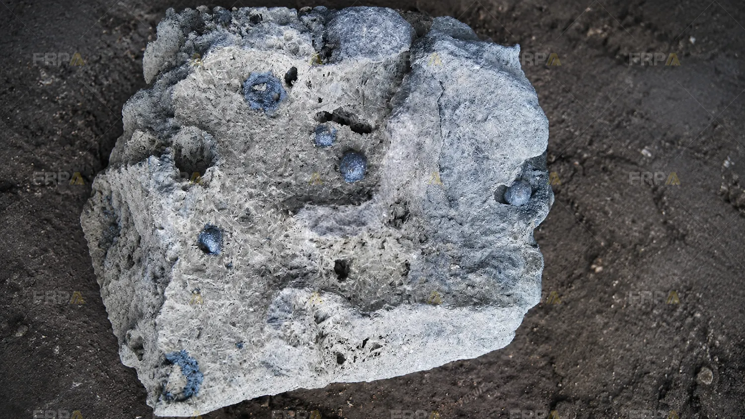 Raw stainless steelmaking slag containing valuable metal particles